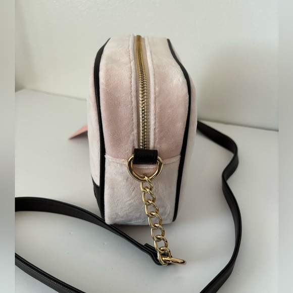 JUICY COUTURE Bag Heritage Camera Crossbody - Velour Pink Powder Blush NWT - Picture 5 of 10